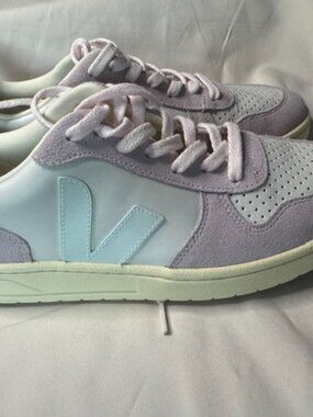 VEJA V-10 9 Women’s Leather Sneaker